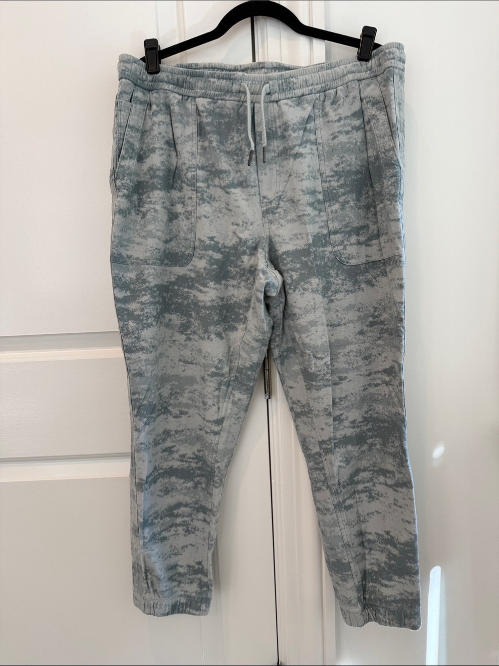 Athleta Farallon Jogger Size XL Fog Camo
